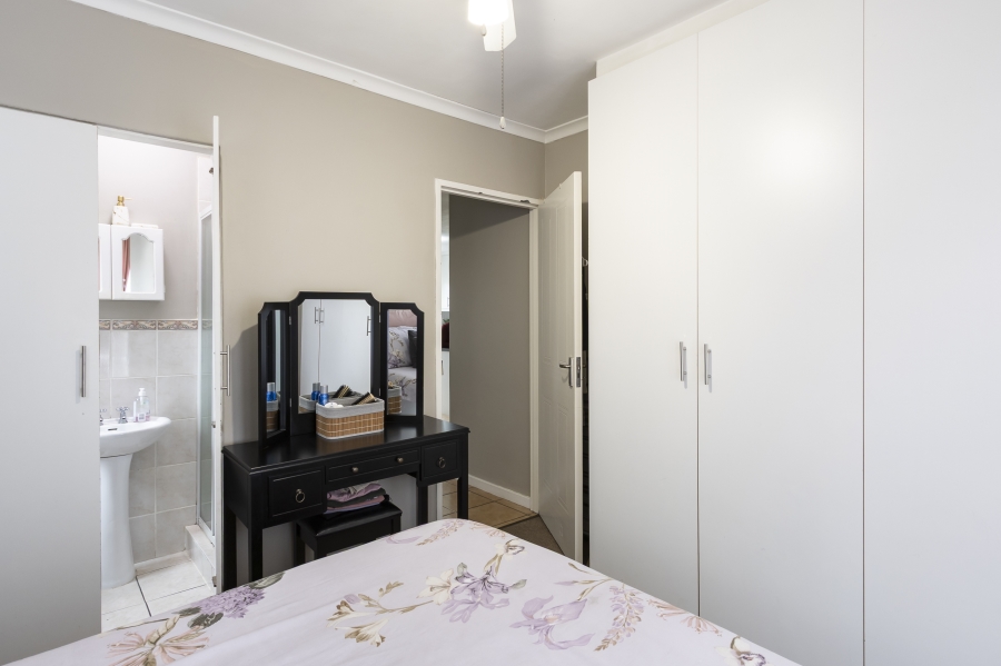 2 Bedroom Property for Sale in Guldenland Western Cape